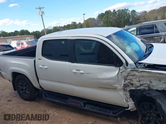 2023 Toyota Tacoma SR5 z VIN 3TYAZ5CN6PT039427, wystawiony jako IAAI lot #40866490 z przebiegiem 18 481 mil mil oraz . Historia ofert i sprzedaży dostępna na DreamBid. Obrazek 13.