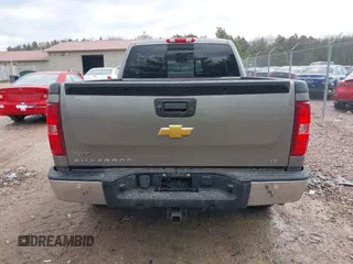 2012 Chevrolet Silverado 1500 LT with VIN 1GCRKSE76CZ228698, listed as a IAAI auction lot 42092011 with 184,322 mi miles. Bid and sale history available at carsss.com. Image 17.