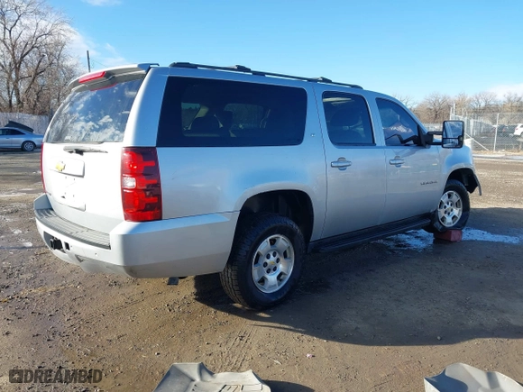 2013 Chevrolet Suburban LT with VIN 1GNSKJE70DR314805, listed as a IAAI auction lot 41120145 with 178,769 mi miles. Bid and sale history available at carsss.com. Image 4.
