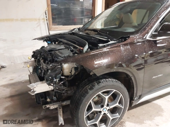 2016 BMW X1 xDrive28i with VIN WBXHT3C33GP886935, listed as a IAAI auction lot 41707367 with 73,201 mi miles. Bid and sale history available at carsss.com. Image 19.