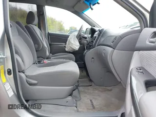 2006 Toyota Sienna LE with VIN 5TDBA23C76S062105, listed as a IAAI auction lot 42130968 with 151,395 mi miles. Bid and sale history available at carsss.com. Image 5.