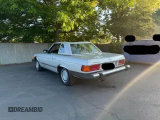 1981 Mercedes-Benz 380 SL z VIN WDBBA45A3BB007951, wystawiony jako Copart lot #60177805 z przebiegiem 89 643 mil mil oraz Czysty tytuł • Clean title. Historia ofert i sprzedaży dostępna na DreamBid. Obrazek 3.