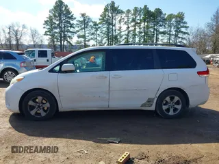 2011 Toyota Sienna LE AAS with VIN 5TDKK3DC5BS057805, listed as a IAAI auction lot 41630470 with 172,345 mi miles. Bid and sale history available at carsss.com. Image 14.