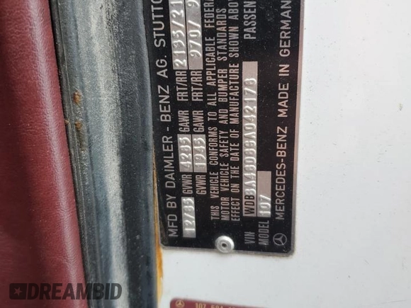 1986 Mercedes-Benz 560 SL z VIN WDBBA48D8GA042178, wystawiony jako Copart lot #41809525 z przebiegiem 80 788 mil mil oraz Szkody całkowita. Historia ofert i sprzedaży dostępna na DreamBid. Obrazek 13.