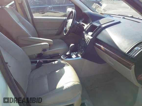 2010 Land Rover LR2 HSE z VIN SALFR2BN8AH208966, wystawiony jako IAAI lot #42258941 z przebiegiem 141 992 mil mil oraz . Historia ofert i sprzedaży dostępna na DreamBid. Obrazek 5.