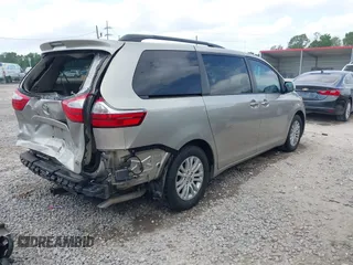 2016 Toyota Sienna XLE with VIN 5TDYK3DC0GS737600, listed as a IAAI auction lot 42027412 with 95,302 mi miles. Bid and sale history available at carsss.com. Image 4.