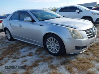 2013 Cadillac CTS Luxury z VIN 1G6DG5E57D0107845, wystawiony jako IAAI lot #40700532 z przebiegiem Nie podano mil oraz . Historia ofert i sprzedaży dostępna na DreamBid. Obrazek 1.