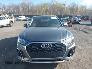 2023 Audi Q5 S line Premium Plus z VIN WA1EAAFY5P2133268, wystawiony jako IAAI lot #42043262 z przebiegiem 21 664 mil mil oraz . Historia ofert i sprzedaży dostępna na DreamBid. Obrazek 12.