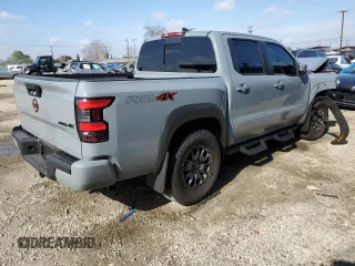 2024 Nissan Frontier SV z VIN 1N6ED1EK0RN647263, wystawiony jako Copart lot #43963675 z przebiegiem 9477 mil mil oraz Szkody całkowita. Historia ofert i sprzedaży dostępna na DreamBid. Obrazek 3.
