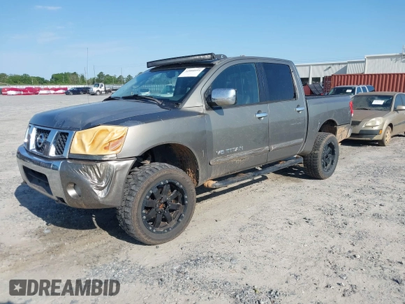 2006 Nissan Titan LE z VIN 1N6BA07B86N566431, wystawiony jako IAAI lot #42000954 z przebiegiem 230 325 mil mil oraz . Historia ofert i sprzedaży dostępna na DreamBid. Obrazek 2.