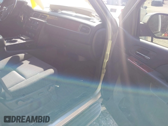2012 Chevrolet Suburban LS with VIN 1GNWKLEG6CR139956, listed as a IAAI auction lot 41994402 with 172,542 mi miles. Bid and sale history available at carsss.com. Image 5.