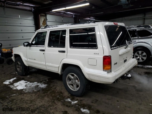 1998 Jeep Cherokee Sport with VIN 1J4FJ68S2WL120089, listed as a Copart auction lot 41840715 with 237,688 mi miles and Salvage Title. Bid and sale history available at carsss.com. Image 2.