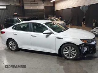 2018 Kia Optima LX z VIN 5XXGT4L34JG252028, wystawiony jako IAAI lot #41979909 z przebiegiem 90 113 mil mil oraz . Historia ofert i sprzedaży dostępna na DreamBid. Obrazek 14.