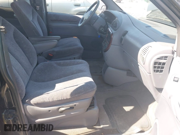 2000 Chrysler Town & Country LX with VIN 1C4GP44G6YB690782, listed as a IAAI auction lot 41661036 with 287,967 mi miles and . Bid and sale history available at DreamBid. Image 5.