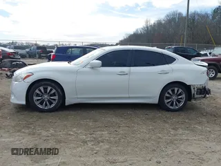 2013 Infiniti M with VIN JN1BY1APXDM510764, listed as a IAAI auction lot 41706993 with 226,416 mi miles and . Bid and sale history available at carsss.com. Image 15.