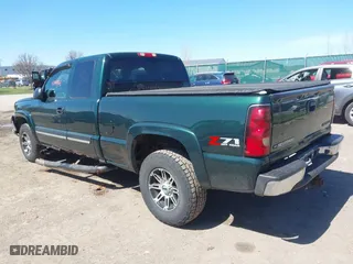2004 Chevrolet Silverado 1500 Z71 with VIN 2GCEK19T541236477, listed as a IAAI auction lot 42045565 with 125,581 mi miles. Bid and sale history available at carsss.com. Image 3.