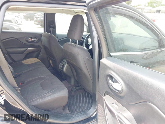 2019 Jeep Cherokee Latitude z VIN 1C4PJLCB2KD114541, wystawiony jako IAAI lot #42399685 z przebiegiem 174 052 mil mil oraz . Historia ofert i sprzedaży dostępna na DreamBid. Obrazek 8.