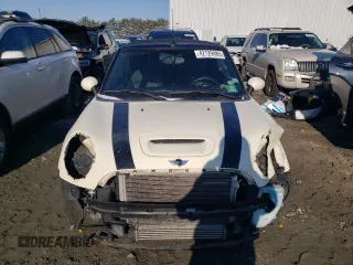 2014 MINI Convertible S z VIN WMWZP3C58ET707569, wystawiony jako Copart lot #42129485 z przebiegiem 62 343 mil mil oraz Szkoda całkowita • Salvage title. Historia ofert i sprzedaży dostępna na DreamBid. Obrazek 5.