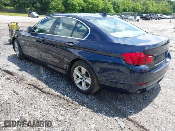 2013 BMW 5 Series 528i xDrive z VIN WBAXH5C50DDW16210, wystawiony jako IAAI lot #42369339 z przebiegiem 125 917 mil mil oraz . Historia ofert i sprzedaży dostępna na DreamBid. Obrazek 3.
