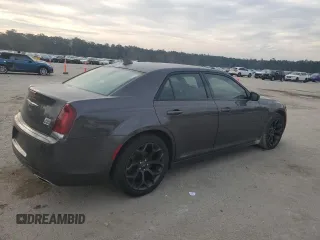 2019 Chrysler 300 S z VIN 2C3CCABG5KH585486, wystawiony jako Copart lot #48126285 z przebiegiem 131 088 mil mil oraz Szkoda całkowita • Salvage title. Historia ofert i sprzedaży dostępna na DreamBid. Obrazek 3.