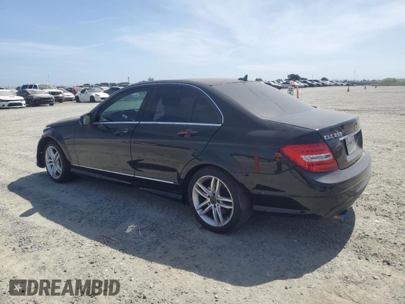 2013 Mercedes-Benz C 250 Sport с VIN WDDGF4HB4DA805824, выставлен на аукционе Copart как лот 61940825 с пробегом Не указан миль и Списание • Salvage title. История ставок и продаж доступна на DreamBid. Изображение 2.