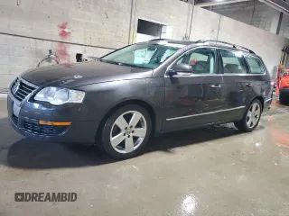 2008 Volkswagen Passat Komfort z VIN WVWLK73C88E240272, wystawiony jako Copart lot #57714685 z przebiegiem 155 441 mil mil oraz Czysty tytuł • Clean title. Historia ofert i sprzedaży dostępna na DreamBid. Obrazek 1.