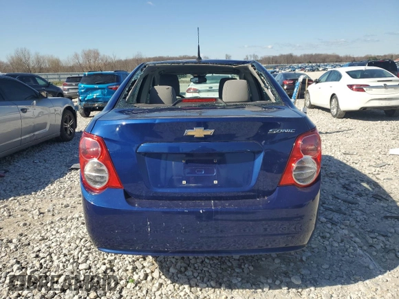 2013 Chevrolet Sonic LS z VIN 1G1JA5SH4D4170385, wystawiony jako Copart lot #53424445 z przebiegiem 73 063 mil mil oraz Czysty tytuł • Clean title. Historia ofert i sprzedaży dostępna na DreamBid. Obrazek 6.