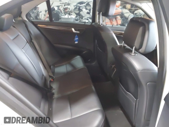 2013 Mercedes-Benz C 300 Sport с VIN WDDGF8AB3DA859410, выставлен на аукционе IAAI как лот 42522407 с пробегом 110 502 миль миль и . История ставок и продаж доступна на DreamBid. Изображение 8.
