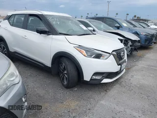2020 Nissan Kicks SR z VIN 3N1CP5DV2LL543887, wystawiony jako IAAI lot #42153454 z przebiegiem 25 573 mil mil oraz . Historia ofert i sprzedaży dostępna na DreamBid. Obrazek 1.