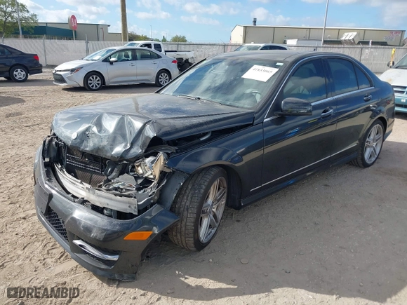 2013 Mercedes-Benz C-Class C 250 Sport with VIN WDDGF4HB1DA809586, listed as a IAAI auction lot 41833065 with 101,517 mi miles. Bid and sale history available at carsss.com. Image 18.