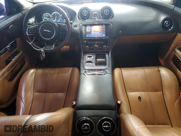 2011 Jaguar XJ XJL z VIN SAJWA2GB8BLV22081, wystawiony jako Copart lot #57088325 z przebiegiem 117 795 mil mil oraz Czysty tytuł • Clean title. Historia ofert i sprzedaży dostępna na DreamBid. Obrazek 8.