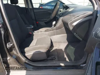2018 Ford Focus SE z VIN 1FADP3F20JL288437, wystawiony jako IAAI lot #42278885 z przebiegiem 132 504 mil mil oraz . Historia ofert i sprzedaży dostępna na DreamBid. Obrazek 5.