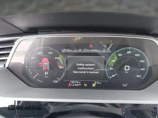 2024 Audi Q8 e-tron z VIN WA16AAGE2RB031437, wystawiony jako IAAI lot #41761720 z przebiegiem 19 579 mil mil oraz . Historia ofert i sprzedaży dostępna na DreamBid. Obrazek 7.
