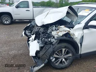 2017 Toyota RAV4 XLE с VIN JTMWFREV9HJ126106, выставлен на аукционе IAAI как лот 42240404 с пробегом 114 миль миль и . История ставок и продаж доступна на DreamBid. Изображение 18.