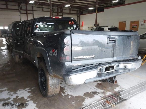 2006 Chevrolet Silverado 2500HD LT1 with VIN 1GCHK23DX6F210487, listed as a IAAI auction lot 40915744 with 1 mi miles. Bid and sale history available at carsss.com. Image 3.