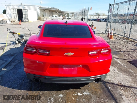 2020 Chevrolet Camaro 1LS z VIN 1G1FB1RX2L0122611, wystawiony jako IAAI lot #41835572 z przebiegiem 111 175 mil mil oraz . Historia ofert i sprzedaży dostępna na DreamBid. Obrazek 16.