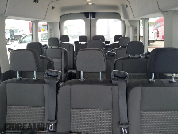2025 Ford Transit Passenger XL z VIN 1FBAX9CGXSKA05361, wystawiony jako Copart lot #57855205 z przebiegiem 3 117 mil mil oraz Czysty tytuł • Clean title. Historia ofert i sprzedaży dostępna na DreamBid. Obrazek 10.
