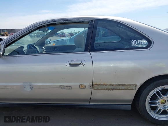 1996 Honda Accord LX with VIN 1HGCD7235TA023971, listed as a IAAI auction lot 42152007 with 183,536 mi miles and . Bid and sale history available at carsss.com. Image 15.