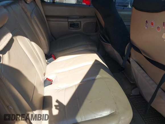 2001 Mercury Mountaineer with VIN 4M2ZU86P61UJ00123, listed as a IAAI auction lot 42692270 with 261,819 mi miles and . Bid and sale history available at DreamBid. Image 8.