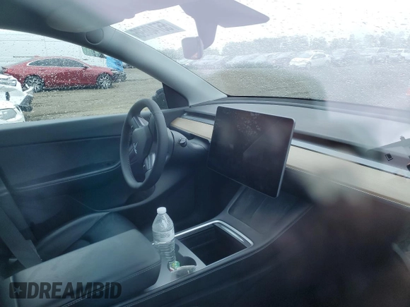 2022 Tesla Model Y Long Range z VIN 7SAYGDEE2NF313492, wystawiony jako Copart lot #55748695 z przebiegiem Nie podano mil oraz Szkoda całkowita • Salvage title. Historia ofert i sprzedaży dostępna na DreamBid. Obrazek 9.