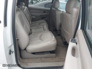 2003 Chevrolet Suburban Z71 with VIN 3GNFK16Z43G335561, listed as a IAAI auction lot 41901703 with 289,564 mi miles. Bid and sale history available at carsss.com. Image 8.