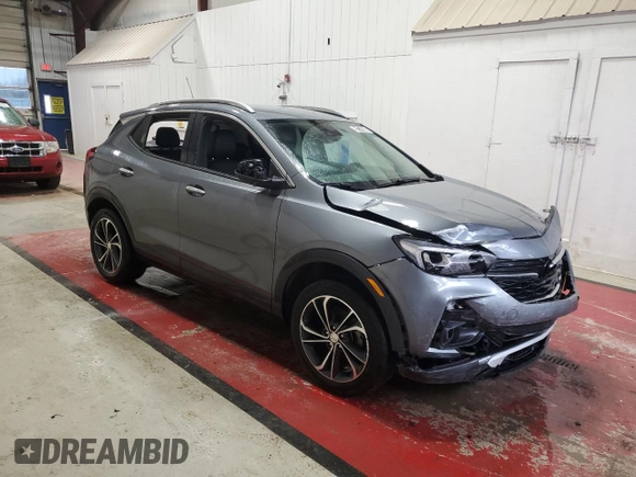 2021 Buick Encore GX Essence z VIN KL4MMGSL3MB170153, wystawiony jako Copart lot #52774345 z przebiegiem 81 292 mil mil oraz Szkoda całkowita • Salvage title. Historia ofert i sprzedaży dostępna na DreamBid. Obrazek 4.
