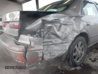 1998 Toyota Camry LE z VIN JT2BF28K1W0109514, wystawiony jako IAAI lot #41610102 z przebiegiem 161 266 mil mil oraz . Historia ofert i sprzedaży dostępna na DreamBid. Obrazek 6.