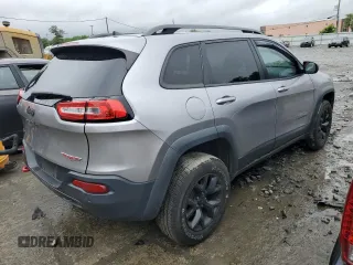 2018 Jeep Cherokee Trailhawk Leather Plus z VIN 1C4PJMBX1JD512857, wystawiony jako Copart lot #58730535 z przebiegiem 104 252 mil mil oraz Tytuł czysty. Historia ofert i sprzedaży dostępna na DreamBid. Obrazek 3.