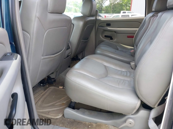 2005 Chevrolet Suburban Z71 z VIN 3GNFK16Z15G142075, wystawiony jako IAAI lot #42172902 z przebiegiem 199 847 mil mil oraz . Historia ofert i sprzedaży dostępna na DreamBid. Obrazek 8.