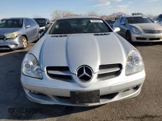 2005 Mercedes-Benz SLK 230/320 z VIN WDBWK56F45F023832, wystawiony jako Copart lot #49500305 z przebiegiem 72 348 mil mil oraz Szkoda całkowita • Salvage title. Historia ofert i sprzedaży dostępna na DreamBid. Obrazek 5.