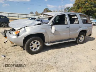 2000 GMC Denali with VIN 1GKEK13R2YR138523, listed as a Copart auction lot 77609804 with 203,514 mi miles and Salvage Title. Bid and sale history available at carsss.com. Image 1.