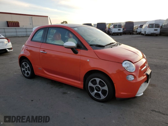 2015 FIAT 500e with VIN 3C3CFFGE5FT585805, listed as a Copart auction lot 81520364 with 43,946 mi miles and Clean Title. Bid and sale history available at carsss.com. Image 4.