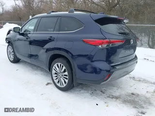 2023 Toyota Highlander L with VIN 5TDKDRBH6PS527102, listed as a IAAI auction lot 41347263 with 39,501 mi miles. Bid and sale history available at carsss.com. Image 3.