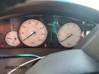 2007 Chrysler 300 Touring z VIN 2C3KA53G57H705768, wystawiony jako Copart lot #56531945 z przebiegiem 209 665 mil mil oraz Szkoda całkowita • Salvage title. Historia ofert i sprzedaży dostępna na DreamBid. Obrazek 9.
